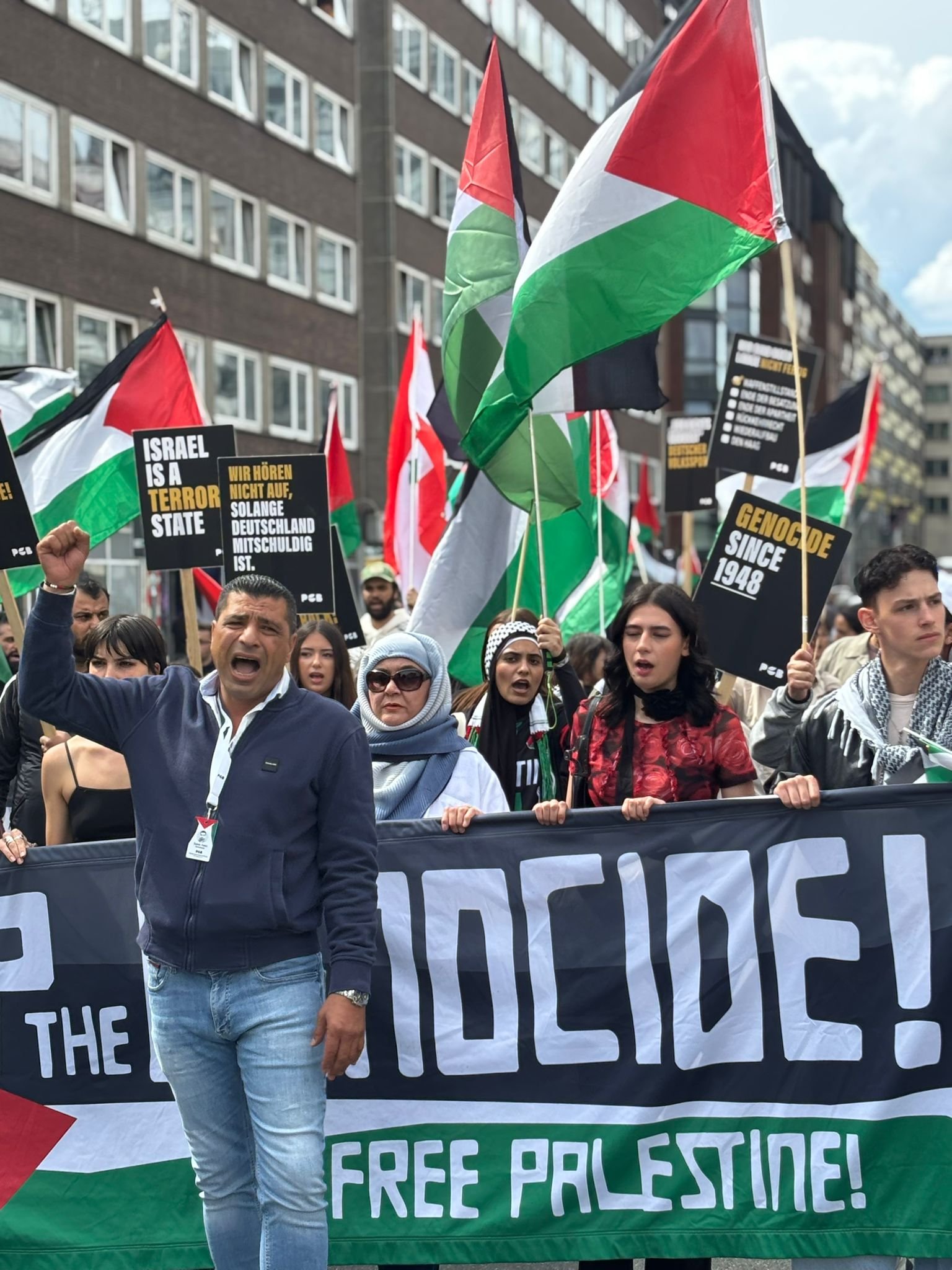 تظاهرة حاشدة للجالية الفلسطينية في مدينة بريمن بذكرى النكسة تنديدا بالعدوان الاسرائيلي المتواصل على غزة والضفة